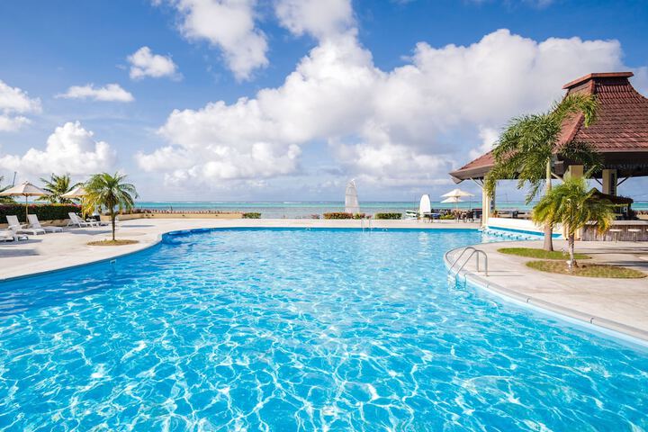 Hotel with Pool