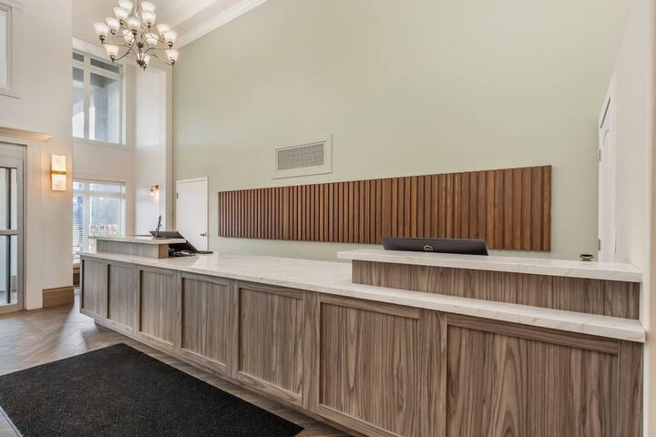 Entrance & Lobby