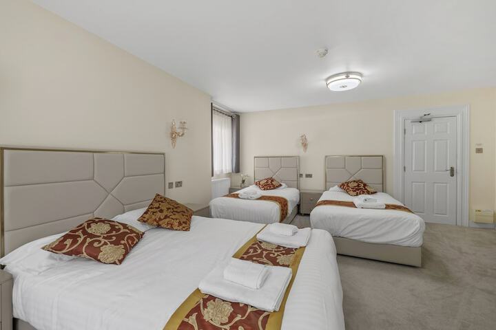 Room 7 of 90