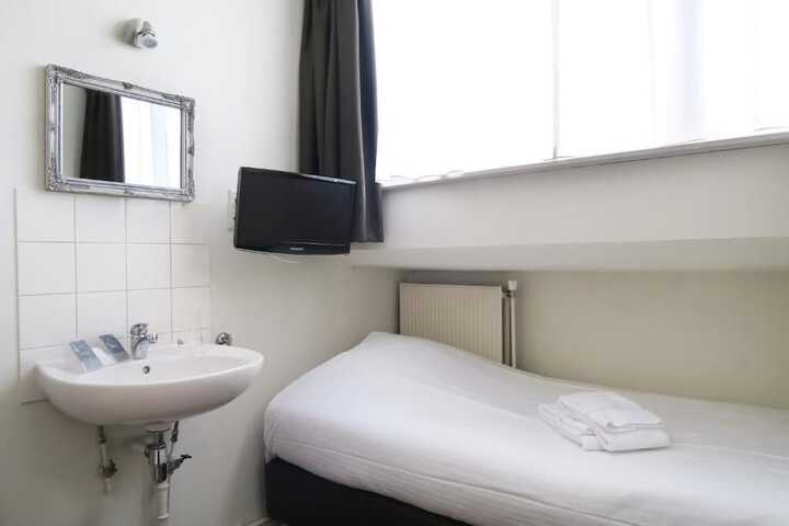 Room 7 of 53