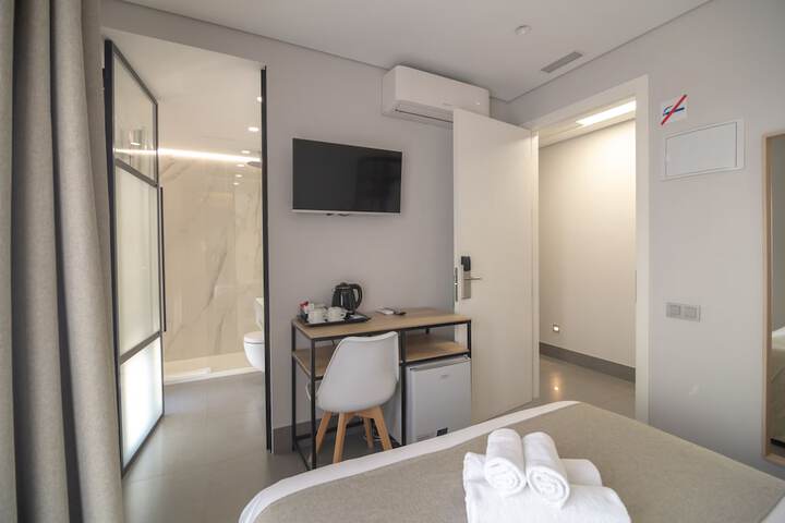 Room 7 of 120