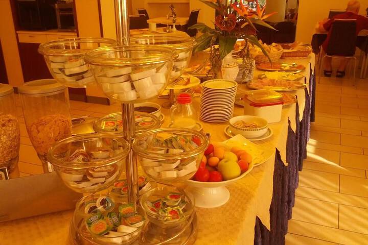Dining 36 of 59