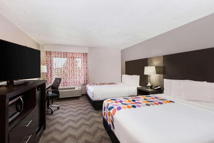 Queen Bed Accessible (6 of 12)