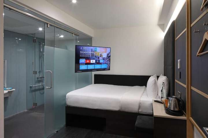 Room 10 of 39