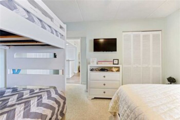 Room 32 of 38