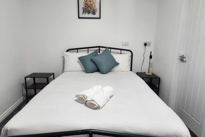 Room 3 of 8
