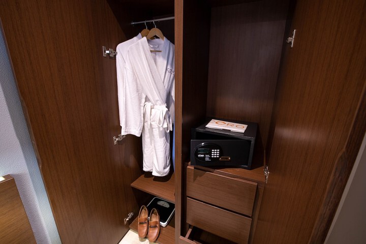 Room 34 of 67