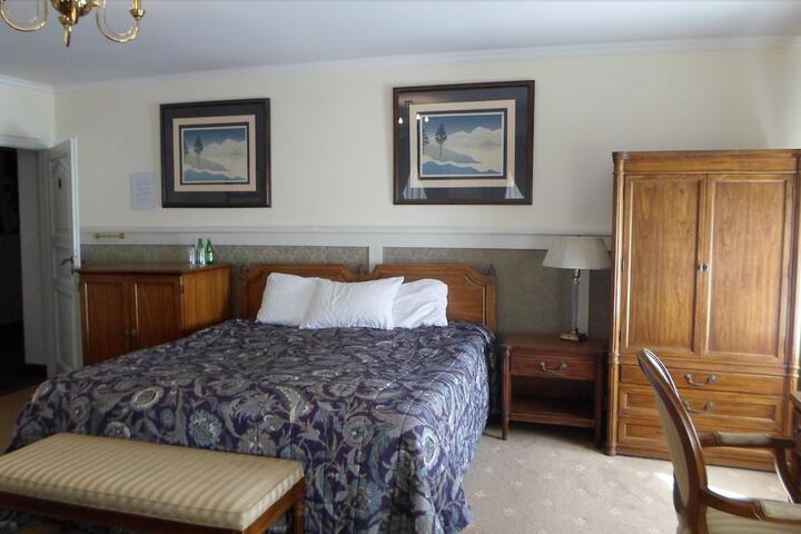 Room 17 of 18