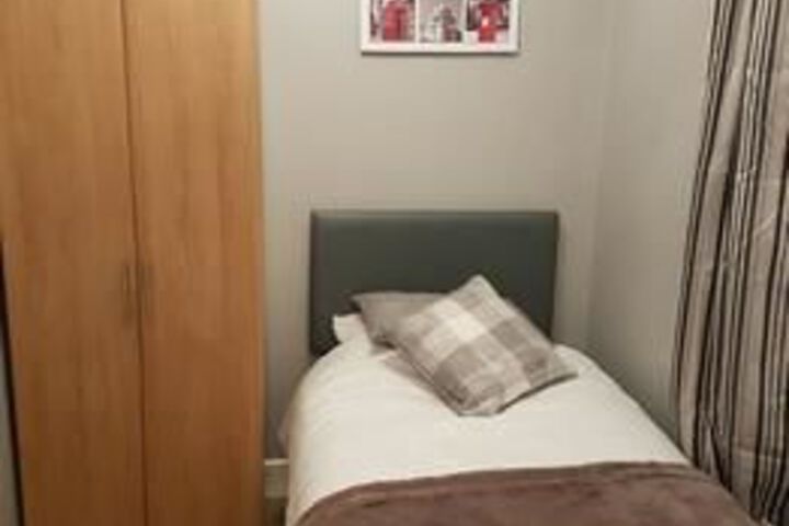 Room 3 of 8