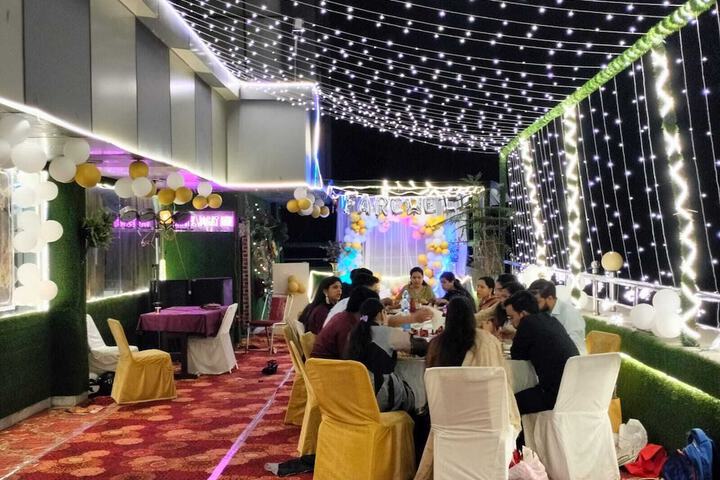 Ballroom/Hall 17 of 31