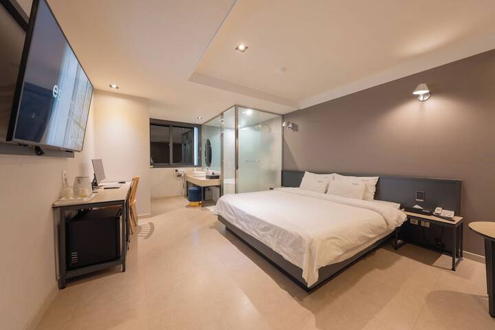 Room 17 of 54
