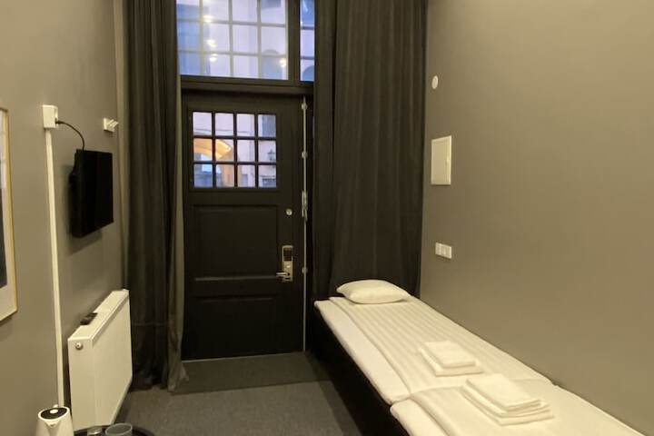 Room 53 of 149