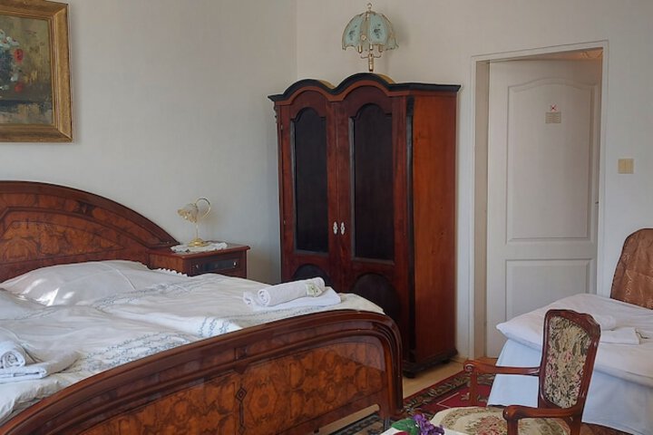 Room 10 of 88