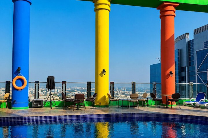 Pool Hotel