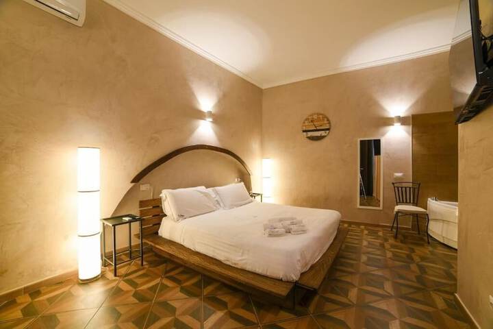 Room 5 of 11