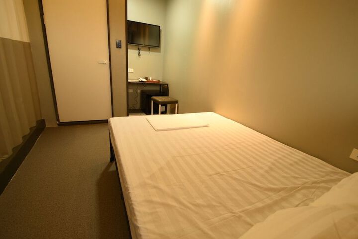 Room 8 of 40