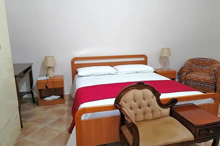 Room 4 of 14