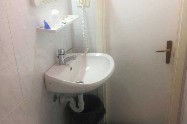 Room 16 of 48