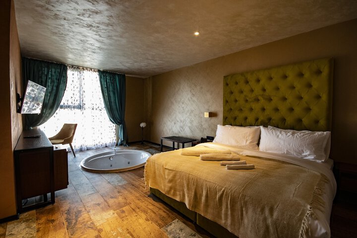Room 11 of 35