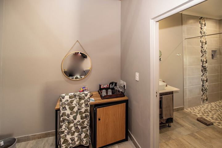 Room 14 of 76