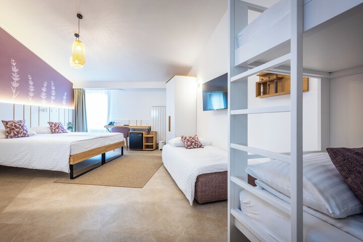 Room 10 of 45