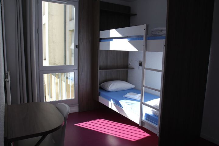 Room 27 of 135