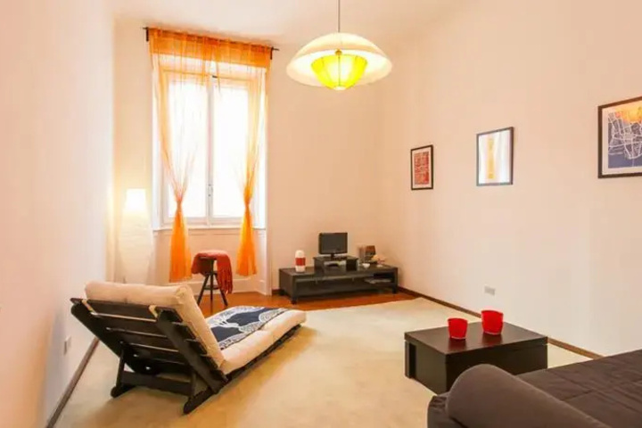 Room 4 of 9