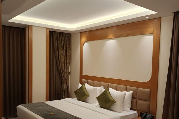 Room 7 of 24
