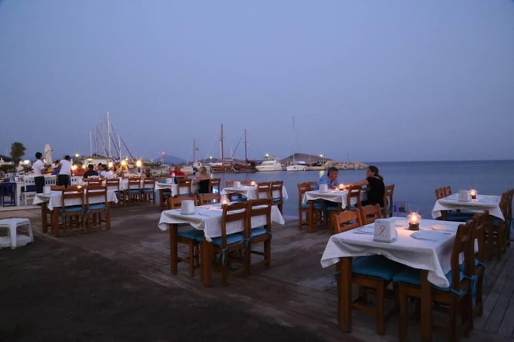 Dining 18 of 22