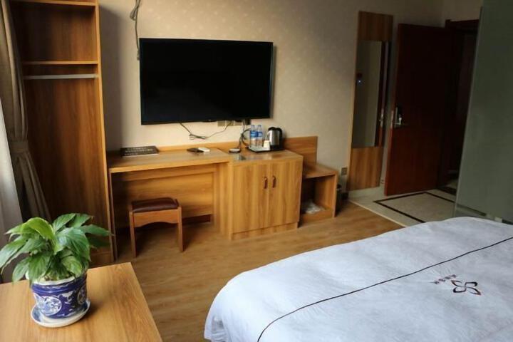 Room 31 of 142
