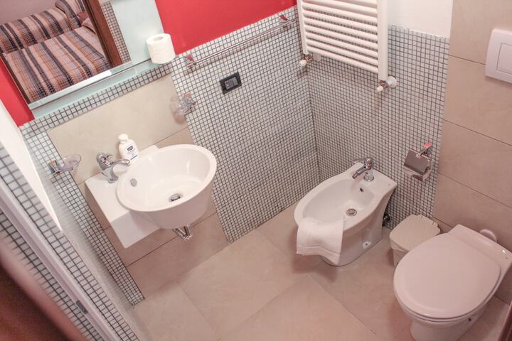 Room 18 of 32