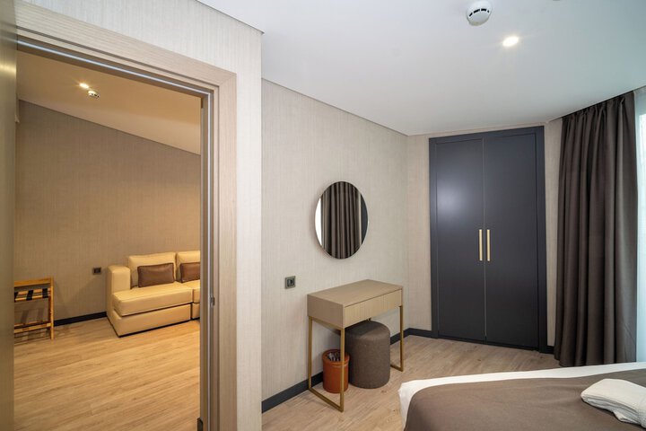 Room 55 of 170