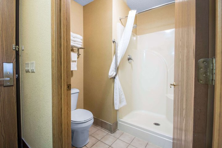 1 King Bed Suite (2 of 37)