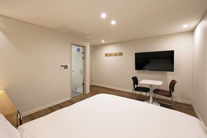 Room 10 of 44