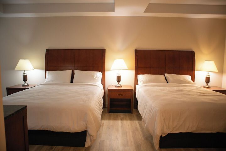 Room 8 of 33