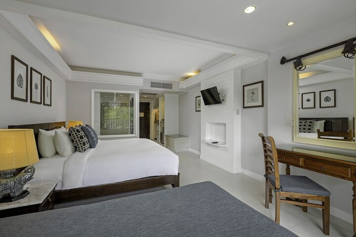 Room 25 of 300