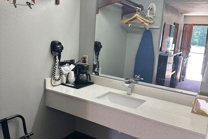 Room 34 of 43
