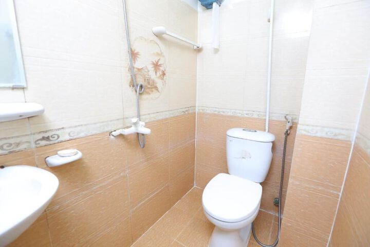 Room 2 of 25