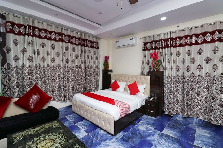 Room 5 of 18