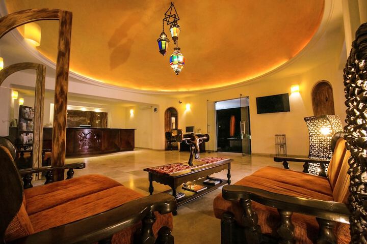 Entrance & Lobby