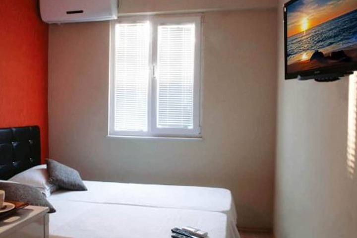 Room 14 of 16
