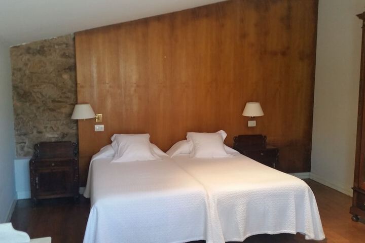 Room 4 of 83