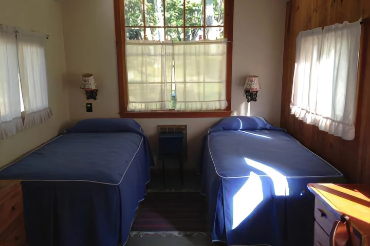 Room 5 of 10