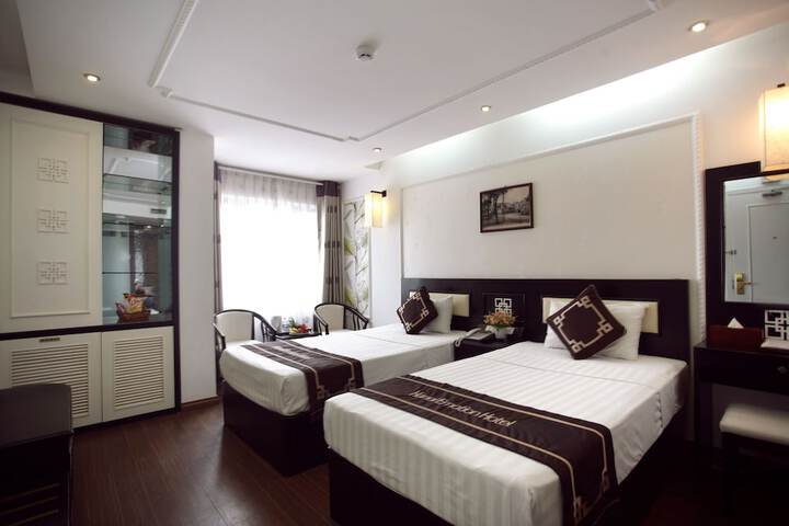 Room 12 of 106