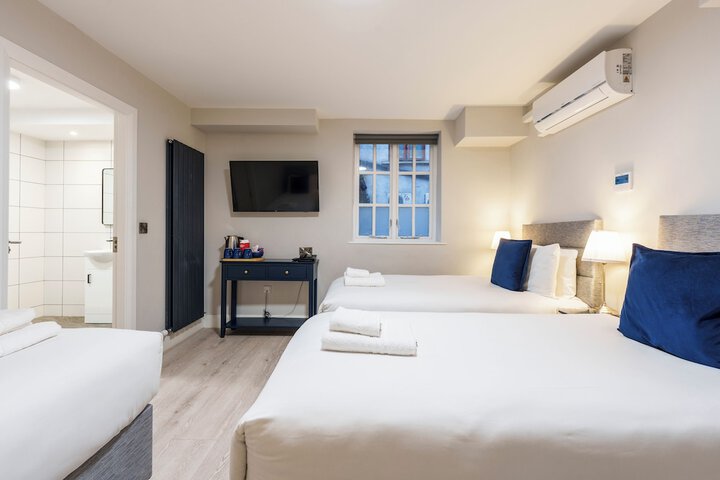 Room 30 of 106