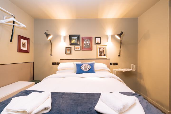 Room 6 of 46
