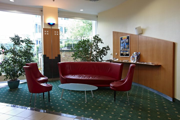 Entrance & Lobby