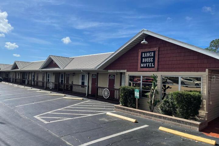 Photo of Buffalo Chips Ranch House Motel