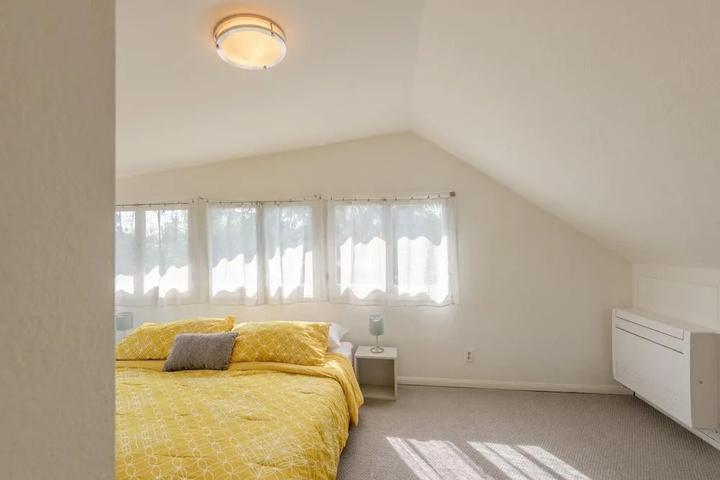 Room 5 of 18