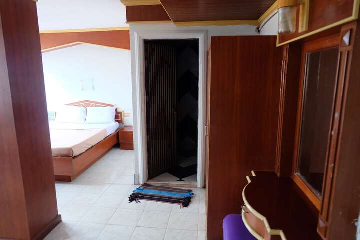 Room 10 of 20